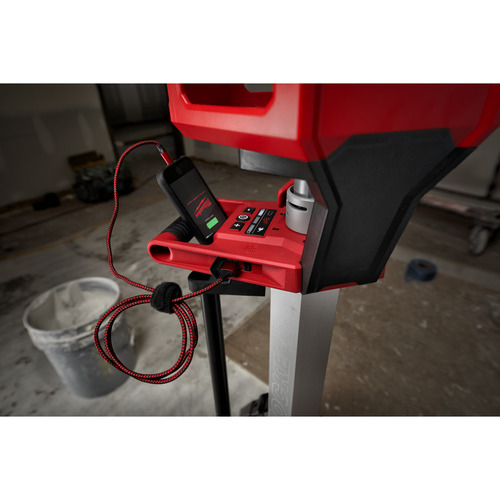Lampa stojąca z wbudowaną ładowarką M18 HOSALC-0 Milwaukee 6000 lumwenów 10