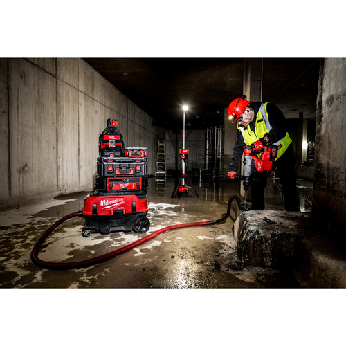 Lampa stojąca z wbudowaną ładowarką M18 HOSALC-0 Milwaukee 6000 lumwenów 14