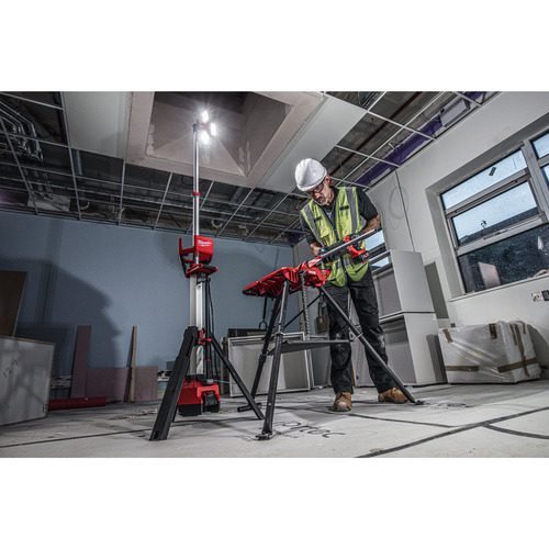 Lampa stojąca z wbudowaną ładowarką M18 HOSALC-0 Milwaukee 6000 lumwenów 22