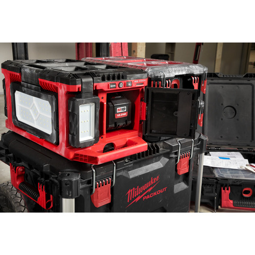 Lampa do oświetlania powierzchni/ładowarka PACKOUT™ M18 POALC-0 Milwaukee 4