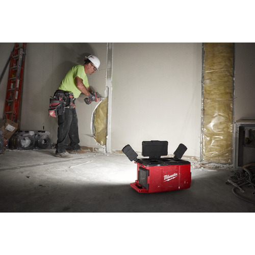 Lampa do oświetlania powierzchni/ładowarka PACKOUT™ M18 POALC-0 Milwaukee 22