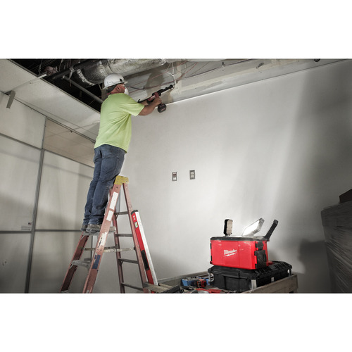 Lampa do oświetlania powierzchni/ładowarka PACKOUT™ M18 POALC-0 Milwaukee 25