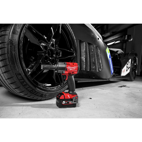M18 FUEL™ Klucz udarowy 1/2˝ o średnim momencie obrotowym z pierścieniem zabezpieczającym M18 FMTIW2F12 50