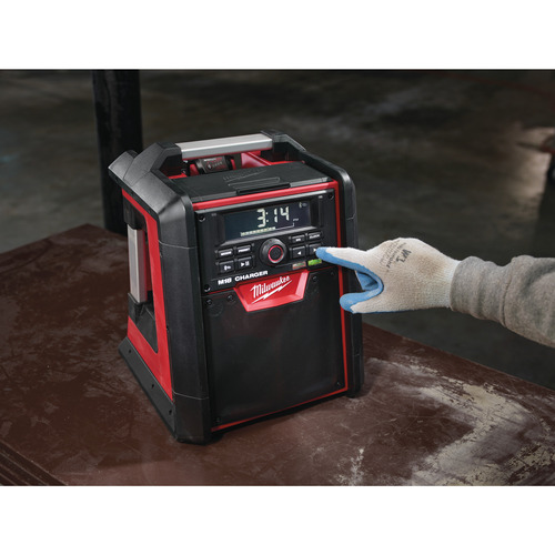 Radio z ładowarką M18™ RC i Bluetooth® Milwaukee 7