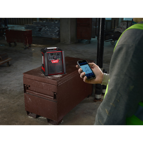 Radio z ładowarką M18™ RC i Bluetooth® Milwaukee 14