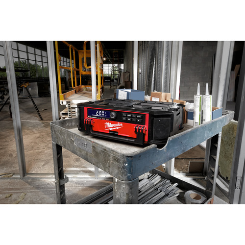 M18™ PACKOUT™ radio ładowarka M18 PRCDAB+ 11