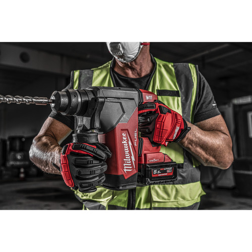 M18 FUEL™ młot wiercąco-kujący SDS-PLUS z 4 trybami i ONE-KEY™ 8