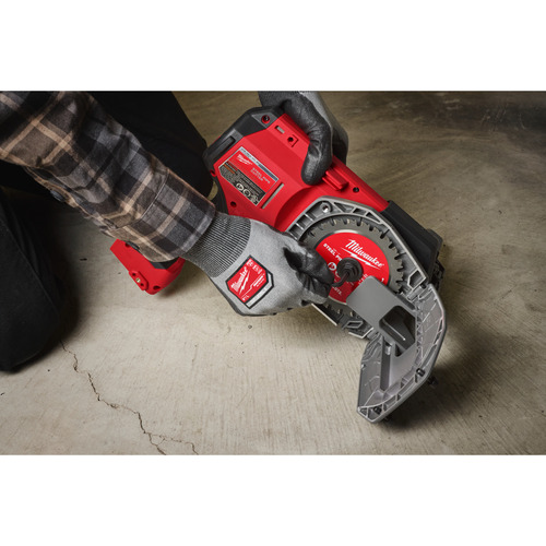 Milwaukee M18 FPCS-502X – akumulatorowa przecinarka do rur stalowych 1" FUEL 2 aku ładowarka 3