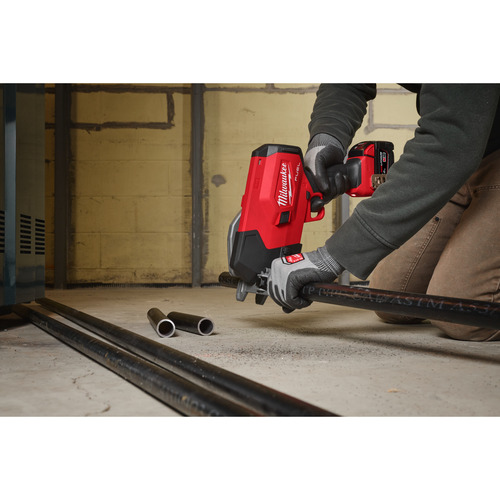 Milwaukee M18 FPCS-502X – akumulatorowa przecinarka do rur stalowych 1" FUEL 2 aku ładowarka 4