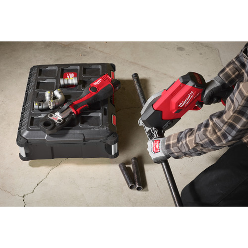 Milwaukee M18 FPCS-502X – akumulatorowa przecinarka do rur stalowych 1" FUEL 2 aku ładowarka 6