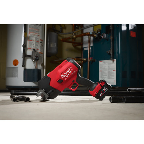 Milwaukee M18 FPCS-502X – akumulatorowa przecinarka do rur stalowych 1" FUEL 2 aku ładowarka 7