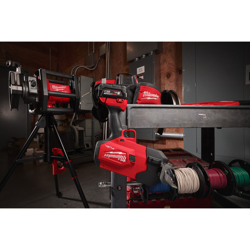 Milwaukee M18 FPCS-502X – akumulatorowa przecinarka do rur stalowych 1" FUEL 2 aku ładowarka 9