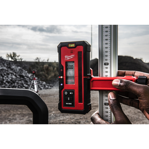 M18 RLOH600-201C Niwelator laserowy o zasięgu 600 m z systemem ONE-KEY™, poziomy Milwaukee 12