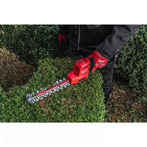 Milwaukee M12 FHT20-402 akumulatorowe nożyce do żywopłotu 20 cm z 2 akumulatorami i ładowarką 8