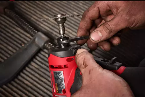 Milwaukee M12 FDGA2‑0 szlifierka trzpieniowa kątowa 10
