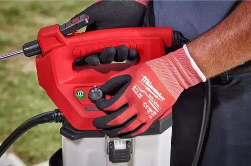 Milwaukee M12 BHCS3L-201 opryskiwacz do chemii 3,7 l z akumulatorem 2,0 Ah i ładowarką 4933480782 6