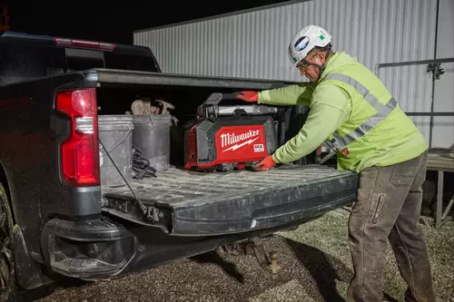 Milwaukee MXF TLIC-601 maszt oświetleniowy 15000 lm 6.0 Ah kompatybilny z Packout 12