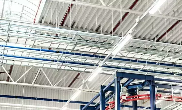 Jakie oświetlenie sprawdzi się w pracy na budowie?